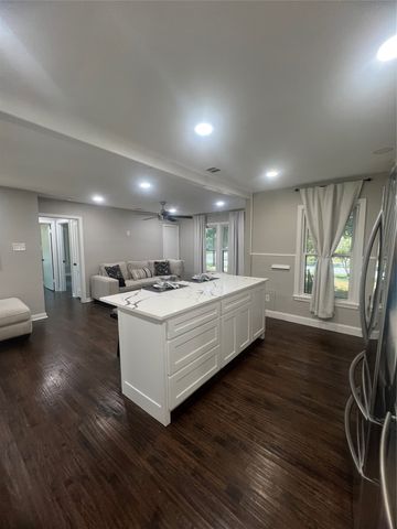 1021 E Russell Avenue, Carrollton, TX 75006
