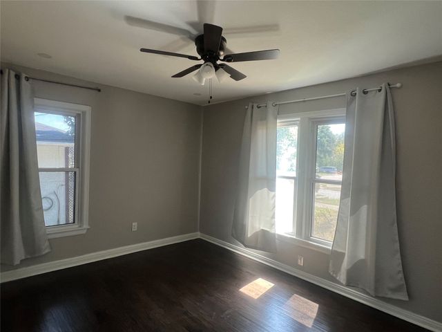 1021 E Russell Avenue, Carrollton, TX 75006