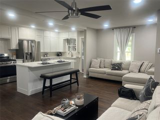 1021 E Russell Avenue, Carrollton, TX 75006