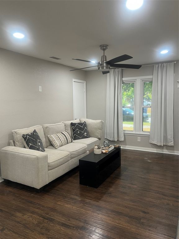 1021 E Russell Avenue, Carrollton, TX 75006 — photo 4