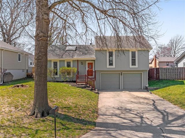 1743 Normandy Drive, Olathe, KS 66061