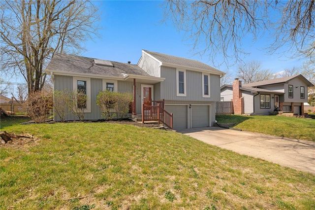 1743 Normandy Drive, Olathe, KS 66061