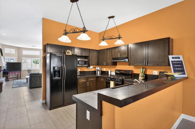 54695 Avenida Madero, La Quinta, CA 92253