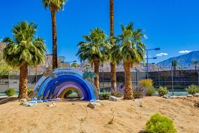 54695 Avenida Madero, La Quinta, CA 92253