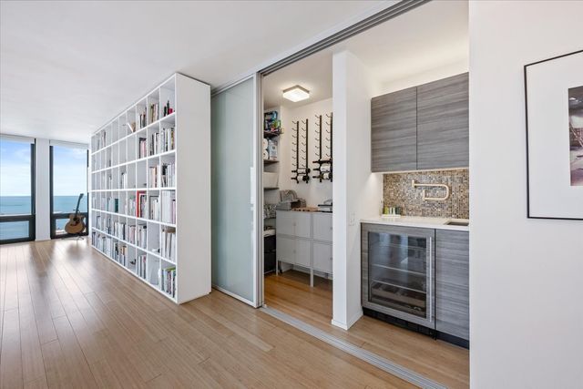 200 E DELAWARE Place 32AF, Chicago, IL 60611