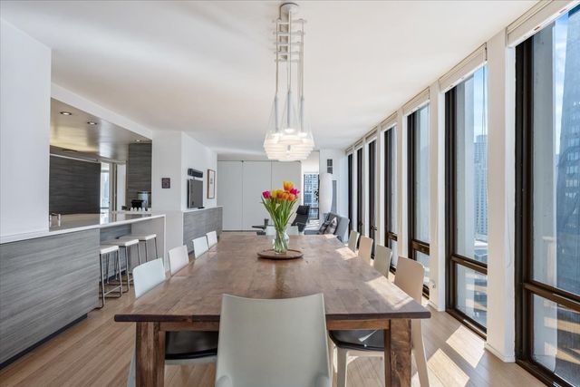 200 E DELAWARE Place 32AF, Chicago, IL 60611