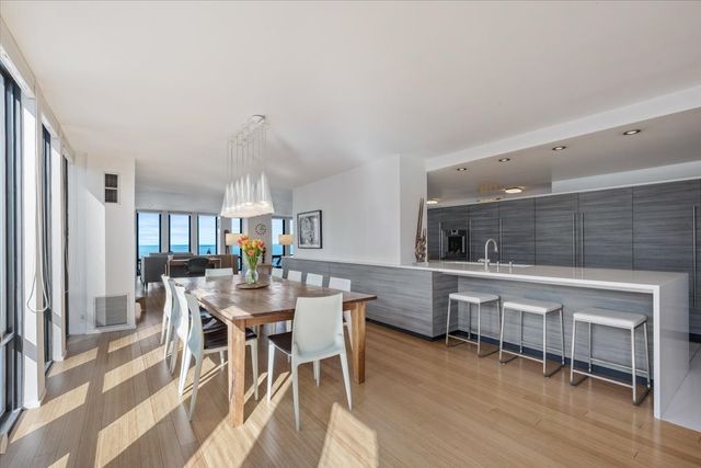 200 E DELAWARE Place 32AF, Chicago, IL 60611