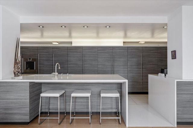 200 E DELAWARE Place 32AF, Chicago, IL 60611