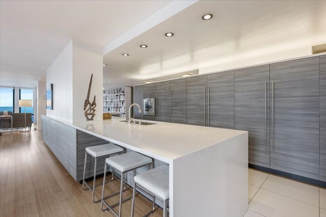 200 E DELAWARE Place 32AF, Chicago, IL 60611