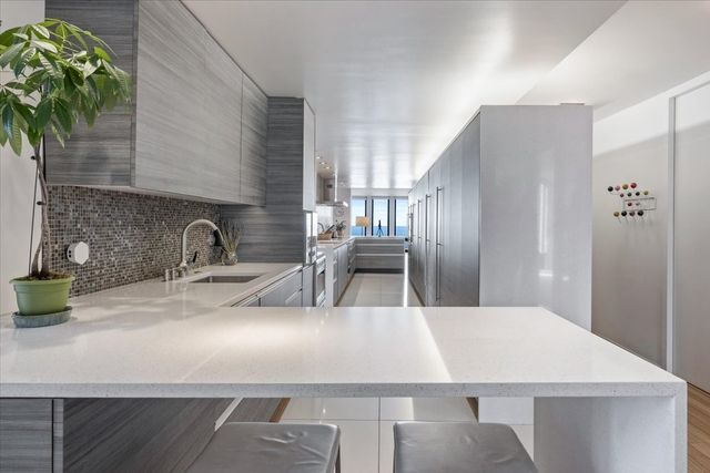 200 E DELAWARE Place 32AF, Chicago, IL 60611