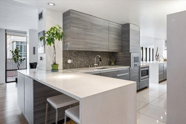 200 E DELAWARE Place 32AF, Chicago, IL 60611