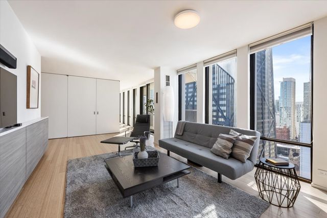 200 E DELAWARE Place 32AF, Chicago, IL 60611