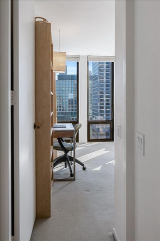 200 E DELAWARE Place 32AF, Chicago, IL 60611