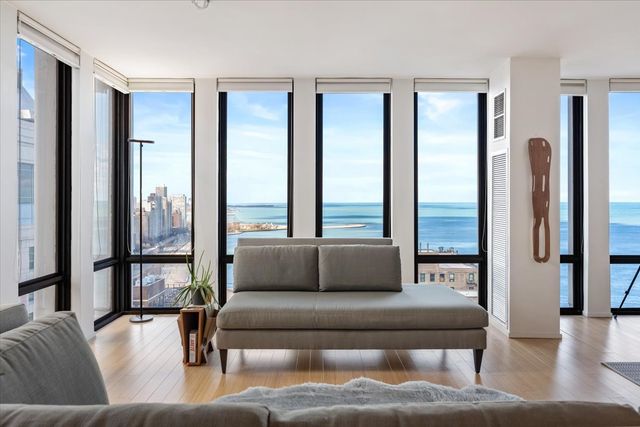 200 E DELAWARE Place 32AF, Chicago, IL 60611