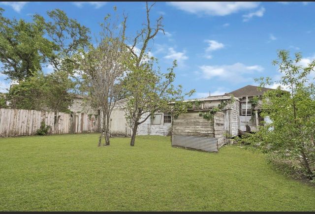 209 Frawley Street, Houston, TX 77009