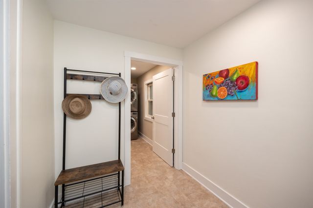 725 40th Street, Des Moines, IA 50312