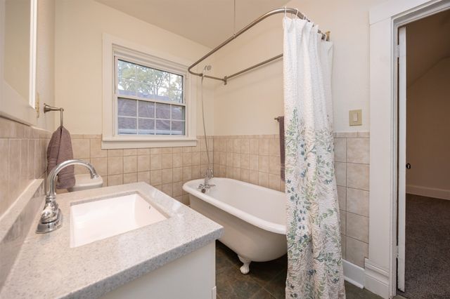 725 40th Street, Des Moines, IA 50312