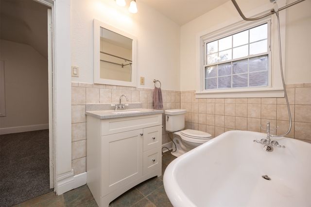 725 40th Street, Des Moines, IA 50312