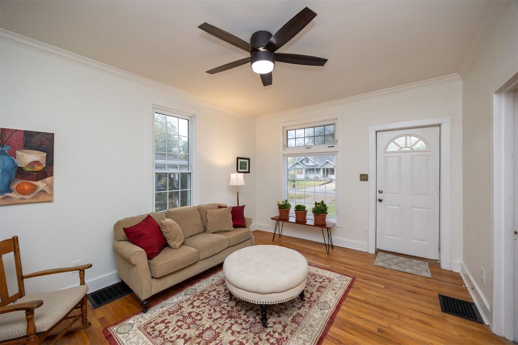 725 40th Street, Des Moines, IA 50312