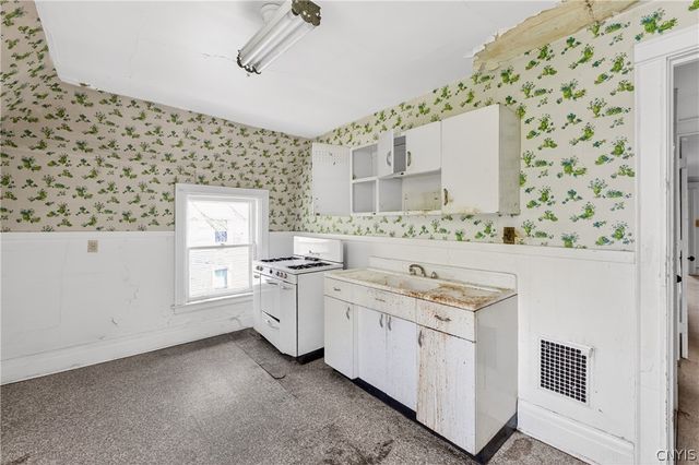 1430 Oneida Street, Utica, NY 13501