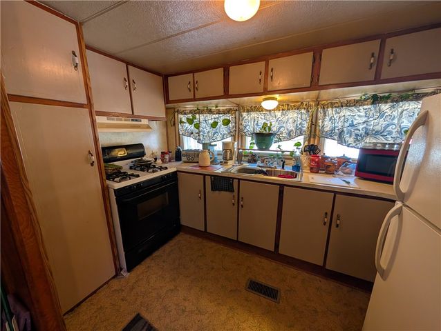 210 Summit Road, Foster Town, PA 16701