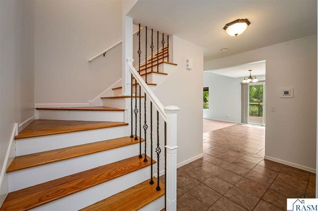 2326 Snowbird Lane, North Mankato, MN 56003