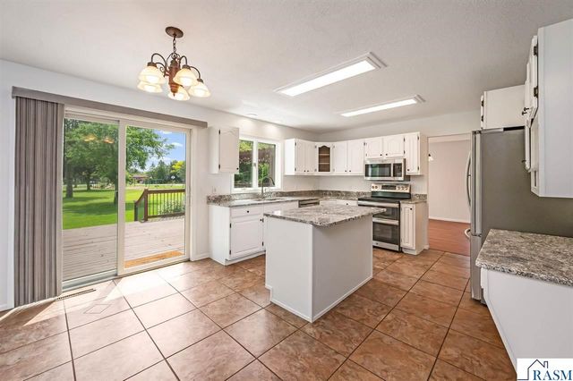 2326 Snowbird Lane, North Mankato, MN 56003