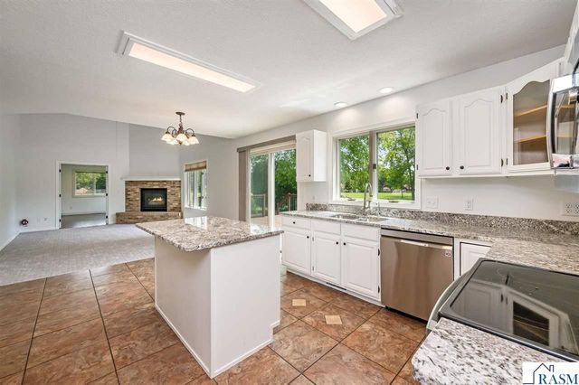 2326 Snowbird Lane, North Mankato, MN 56003