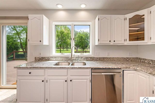 2326 Snowbird Lane, North Mankato, MN 56003