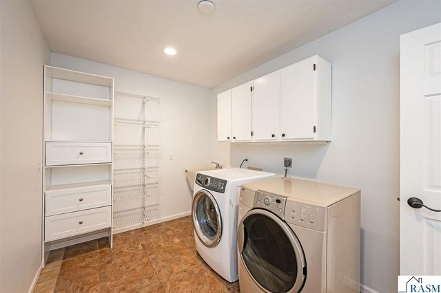 2326 Snowbird Lane, North Mankato, MN 56003