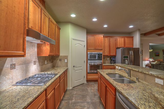 8904 Desert Rain Road NW, Albuquerque, NM 87120