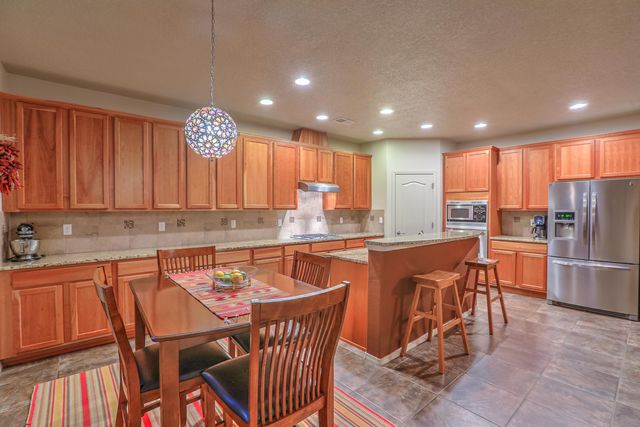 8904 Desert Rain Road NW, Albuquerque, NM 87120