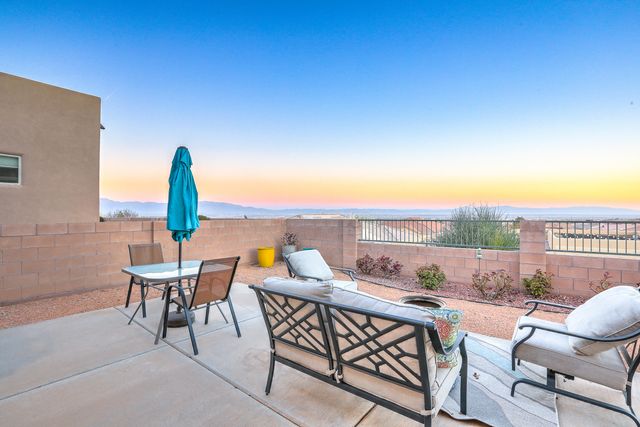 8904 Desert Rain Road NW, Albuquerque, NM 87120