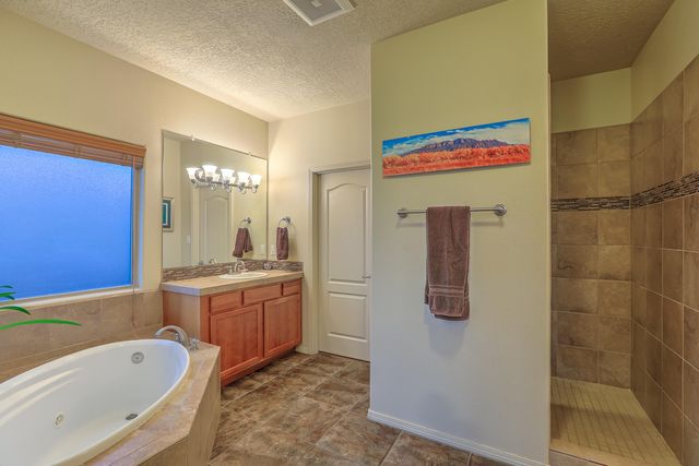 8904 Desert Rain Road NW, Albuquerque, NM 87120