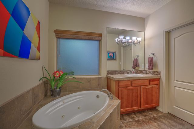 8904 Desert Rain Road NW, Albuquerque, NM 87120