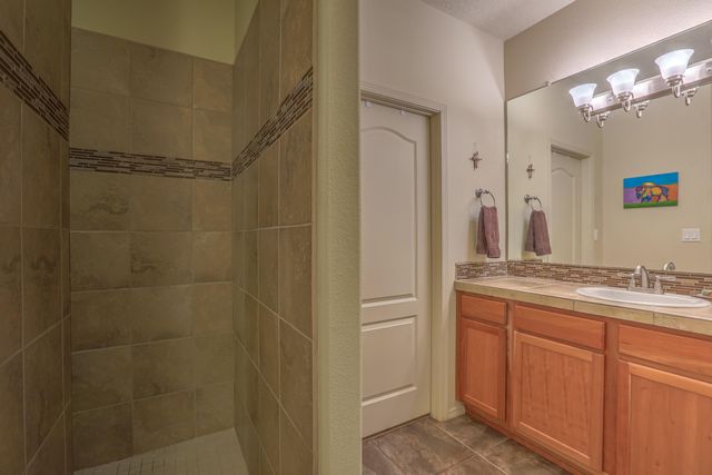 8904 Desert Rain Road NW, Albuquerque, NM 87120