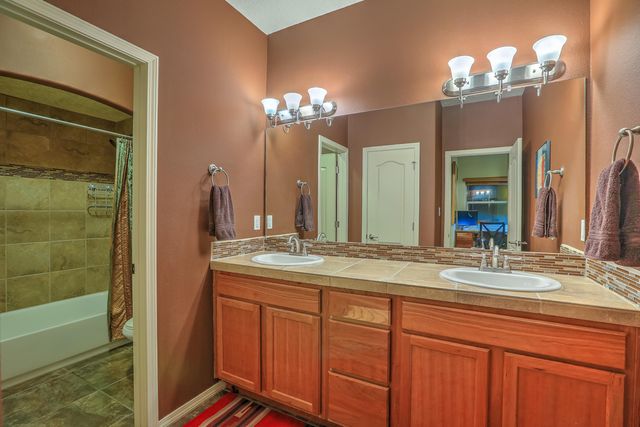 8904 Desert Rain Road NW, Albuquerque, NM 87120