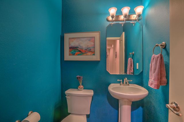 8904 Desert Rain Road NW, Albuquerque, NM 87120