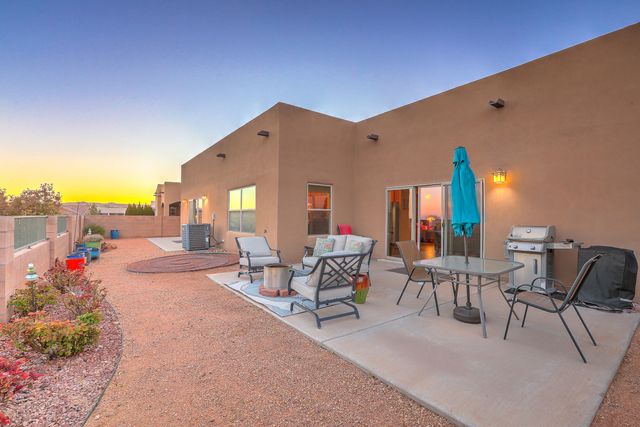 8904 Desert Rain Road NW, Albuquerque, NM 87120