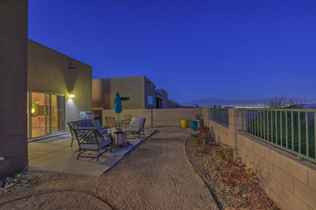 8904 Desert Rain Road NW, Albuquerque, NM 87120