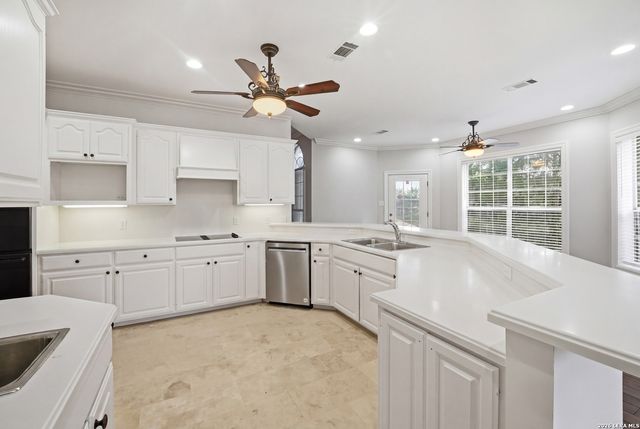 2003 VISTA RIDGE DR, Kerrville, TX 78028