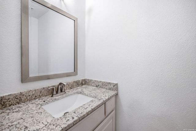 2003 VISTA RIDGE DR, Kerrville, TX 78028