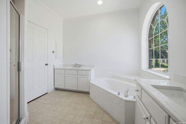 2003 VISTA RIDGE DR, Kerrville, TX 78028