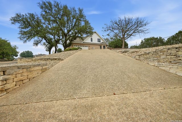 2003 VISTA RIDGE DR, Kerrville, TX 78028