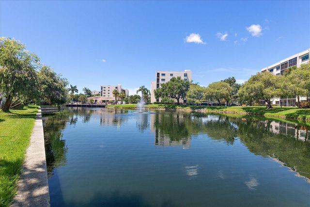 1316 PASADENA AVENUE S 104, South Pasadena, FL 33707