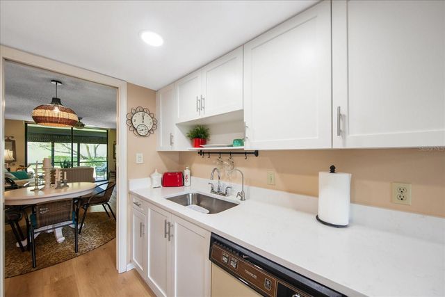 1316 PASADENA AVENUE S 104, South Pasadena, FL 33707