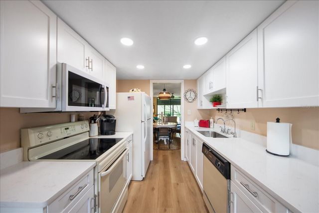 1316 PASADENA AVENUE S 104, South Pasadena, FL 33707