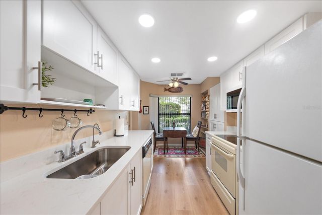 1316 PASADENA AVENUE S 104, South Pasadena, FL 33707