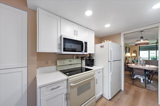 1316 PASADENA AVENUE S 104, South Pasadena, FL 33707