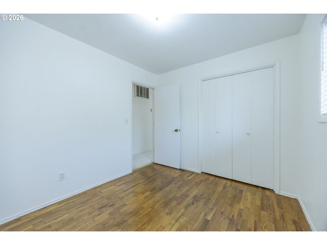 38 Kingsbury, Eugene, OR 97404